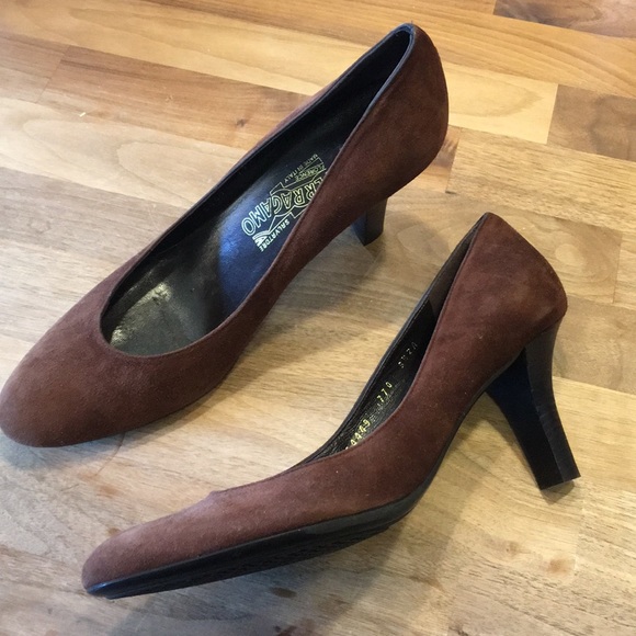 Salvatore Ferragamo Brown Suede Round Toe Pumps - Picture 2 of 7